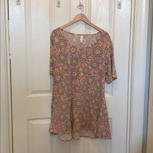 LulaRoe Perfect T size 2XL